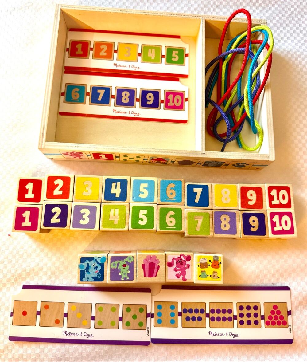 Melissa & Doug Blues Clues & You! Wooden Lacing Beads blocks complete set